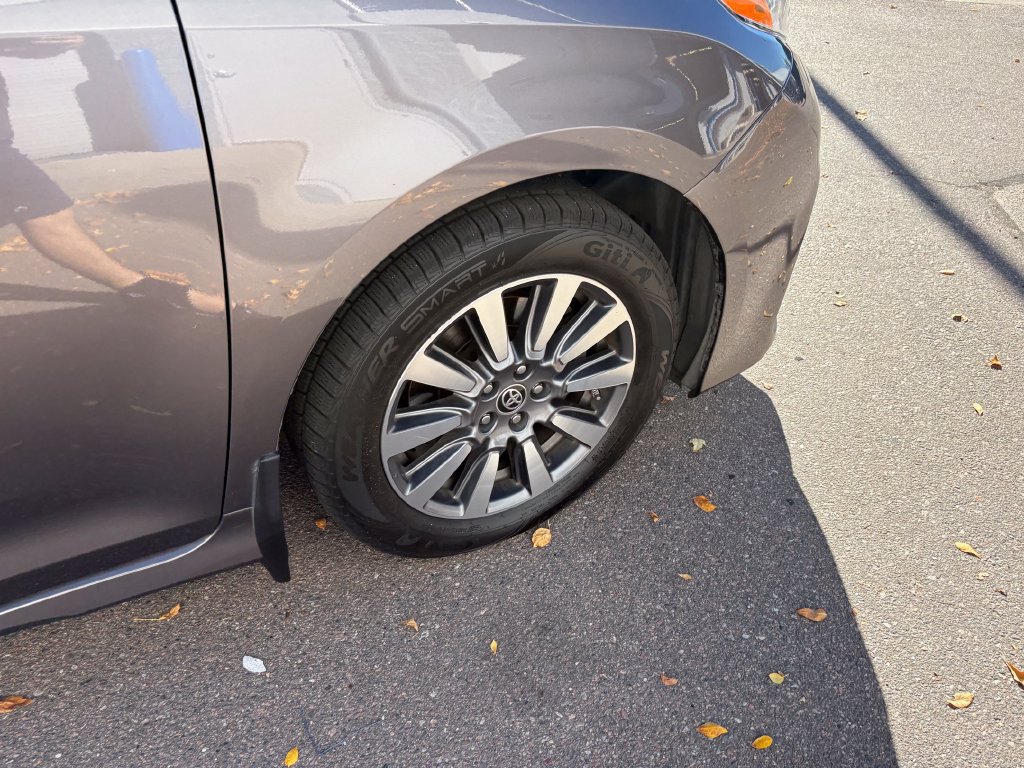 Used 2020 Toyota Sienna Limited Premium w/ Carpet Mat Package FWD image 14