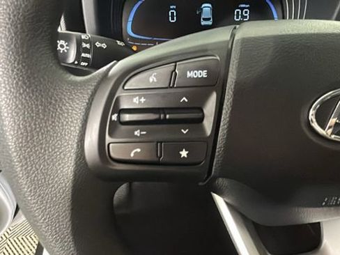 Used 2024 Hyundai Venue SE FWD image 16