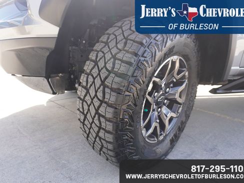 Used 2026 Chevrolet Colorado ZR2 w/ Technology Package AWD/4WD image 11