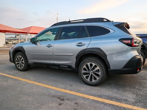 Used 2024 Subaru Outback Premium image 10