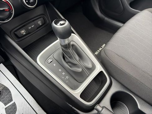 Certified 2025 Hyundai Venue SE image 26