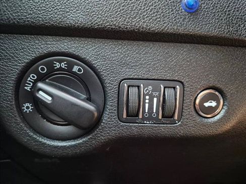 Used 2014 Dodge Charger SE w/ Connectivity Group RWD image 17