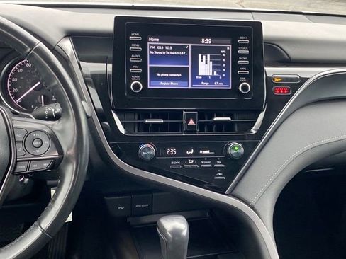 Used 2023 Toyota Camry SE image 9