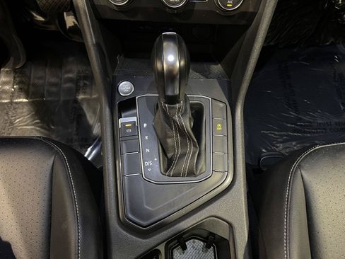 Used 2021 Volkswagen Tiguan SE FWD image 21