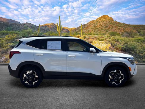 Certified 2024 Kia Seltos EX FWD image 3