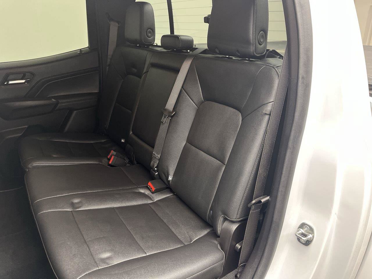 Used 2024 GMC Canyon Elevation w/ Elevation Premium Package AWD/4WD image 16