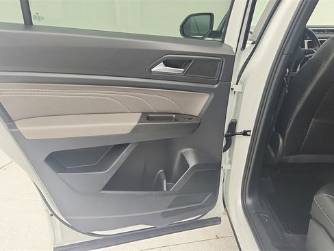 Used 2022 Volkswagen Atlas Cross Sport SEL R-Line image 29