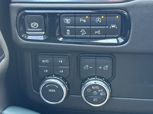 Used 2026 GMC Yukon AT4 image 43