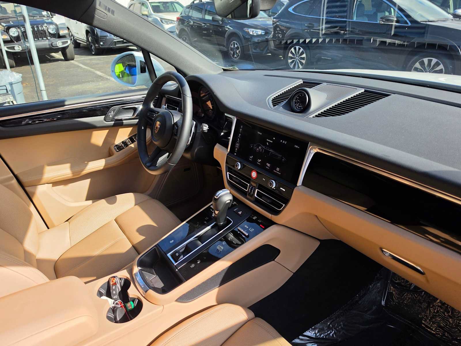 Used 2026 Porsche Macan AWD/4WD image 11