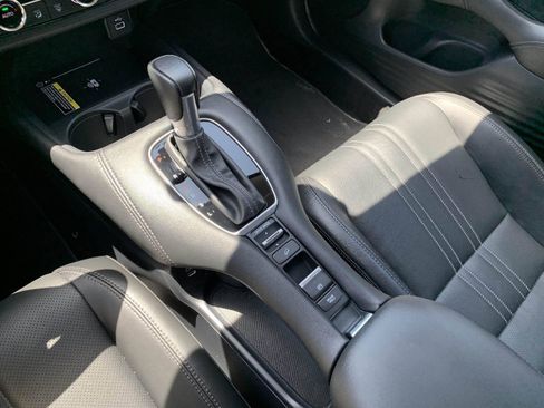 Certified 2025 Honda HR-V EX-L image 27