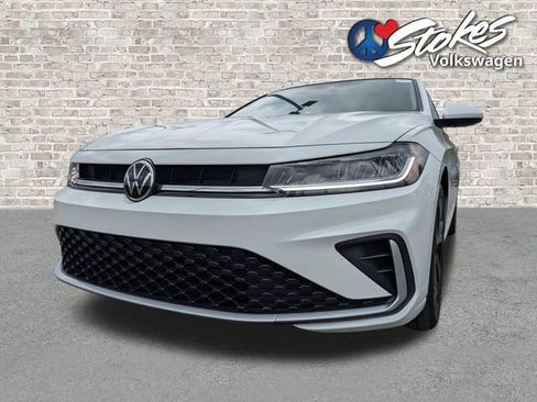Certified 2025 Volkswagen Jetta SE FWD image 9
