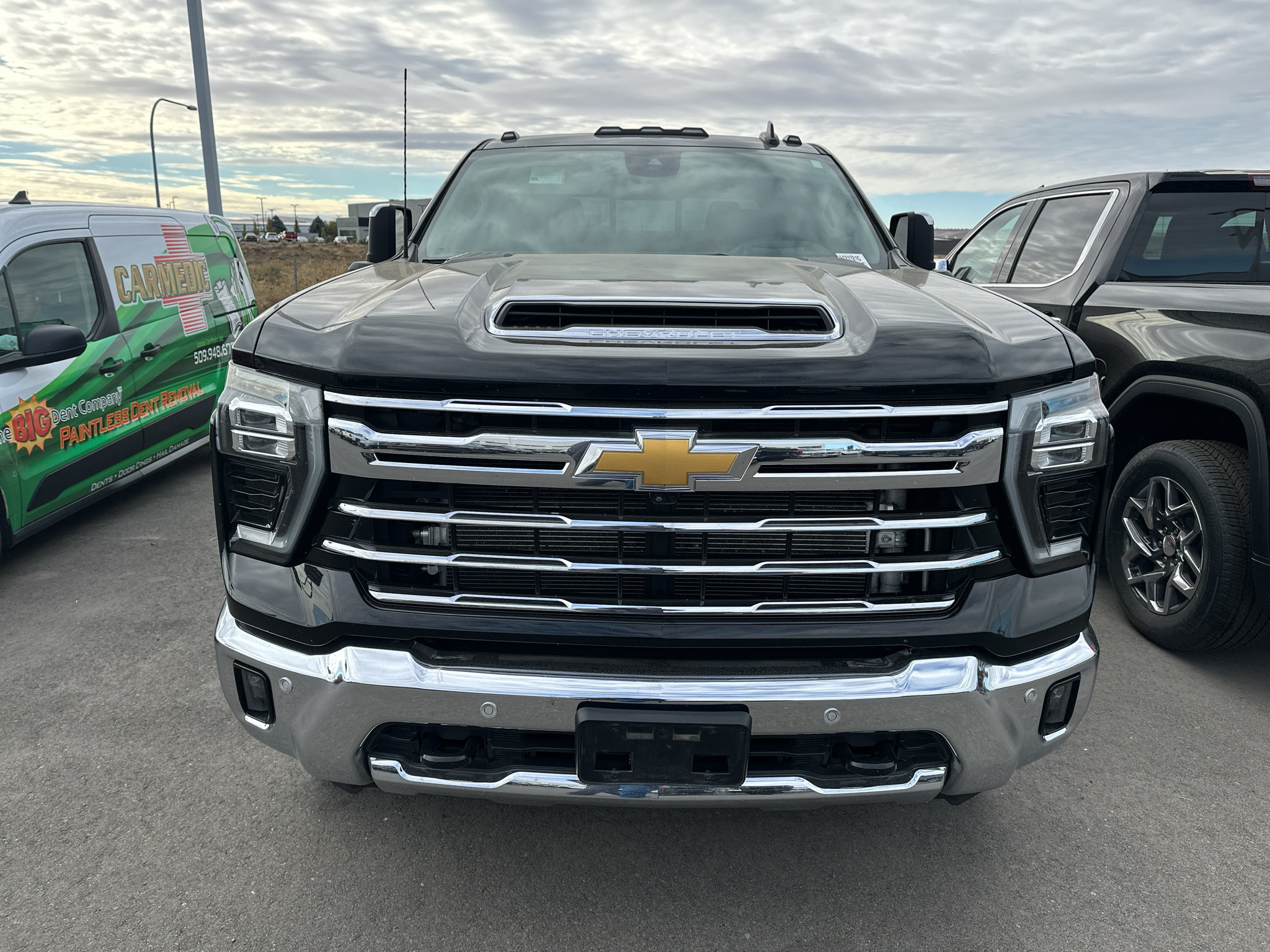 Used 2024 Chevrolet Silverado 3500 LTZ w/ LTZ Plus Package AWD/4WD image 3
