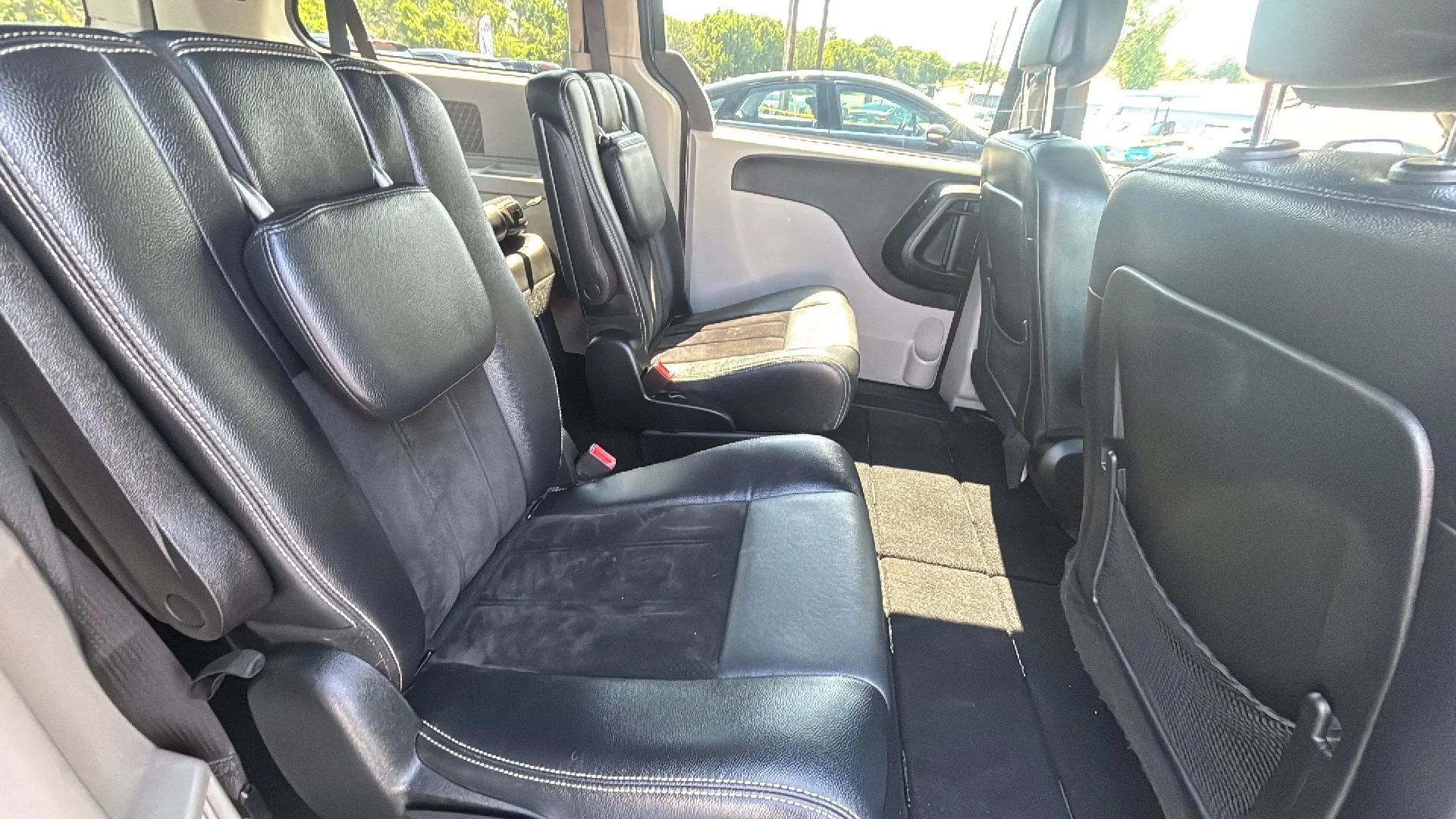 Used 2017 Dodge Grand Caravan SXT FWD image 18