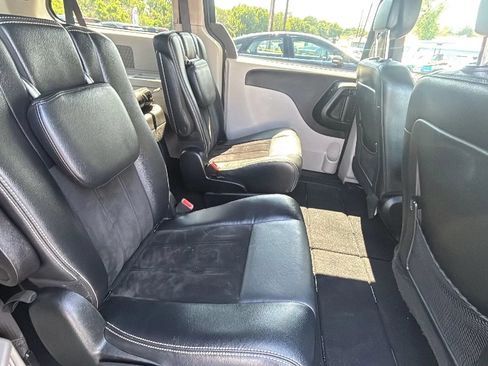 Used 2017 Dodge Grand Caravan SXT FWD image 18