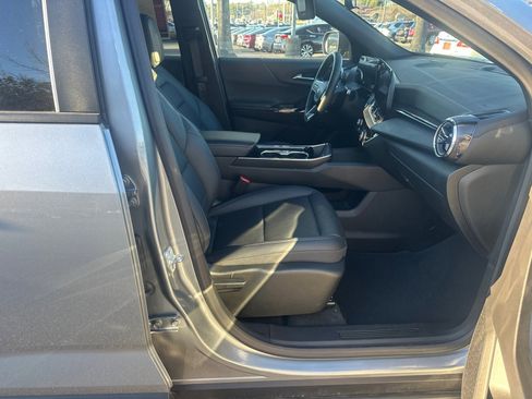 Used 2025 Chevrolet Equinox LT w/ Convenience Package II image 13