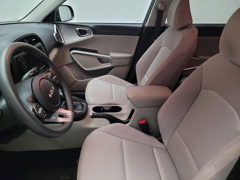Used 2023 Kia Soul LX w/ LX Technology Package image 17