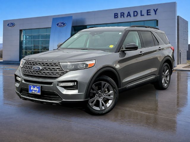 Used 2023 Ford Explorer XLT w/ Equipment Group 202A RWD image 3