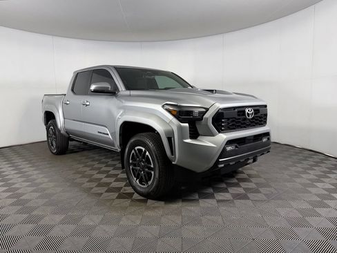 Used 2024 Toyota Tacoma TRD Sport AWD/4WD image 4