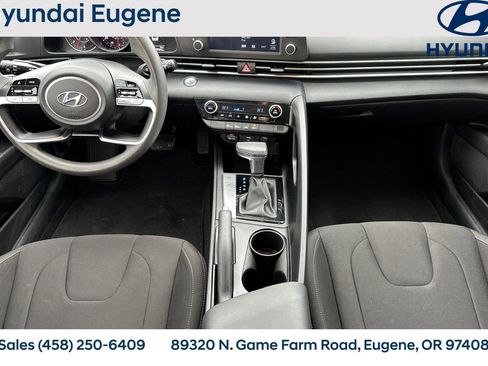 Used 2022 Hyundai Elantra SEL image 16