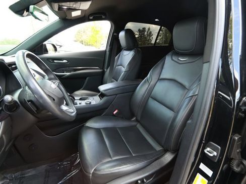 Used 2022 Cadillac XT4 Luxury w/ Cold Weather Package FWD image 23