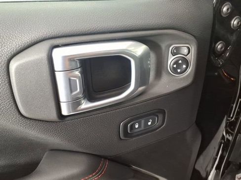 Used 2025 Jeep Gladiator Rubicon AWD/4WD image 14