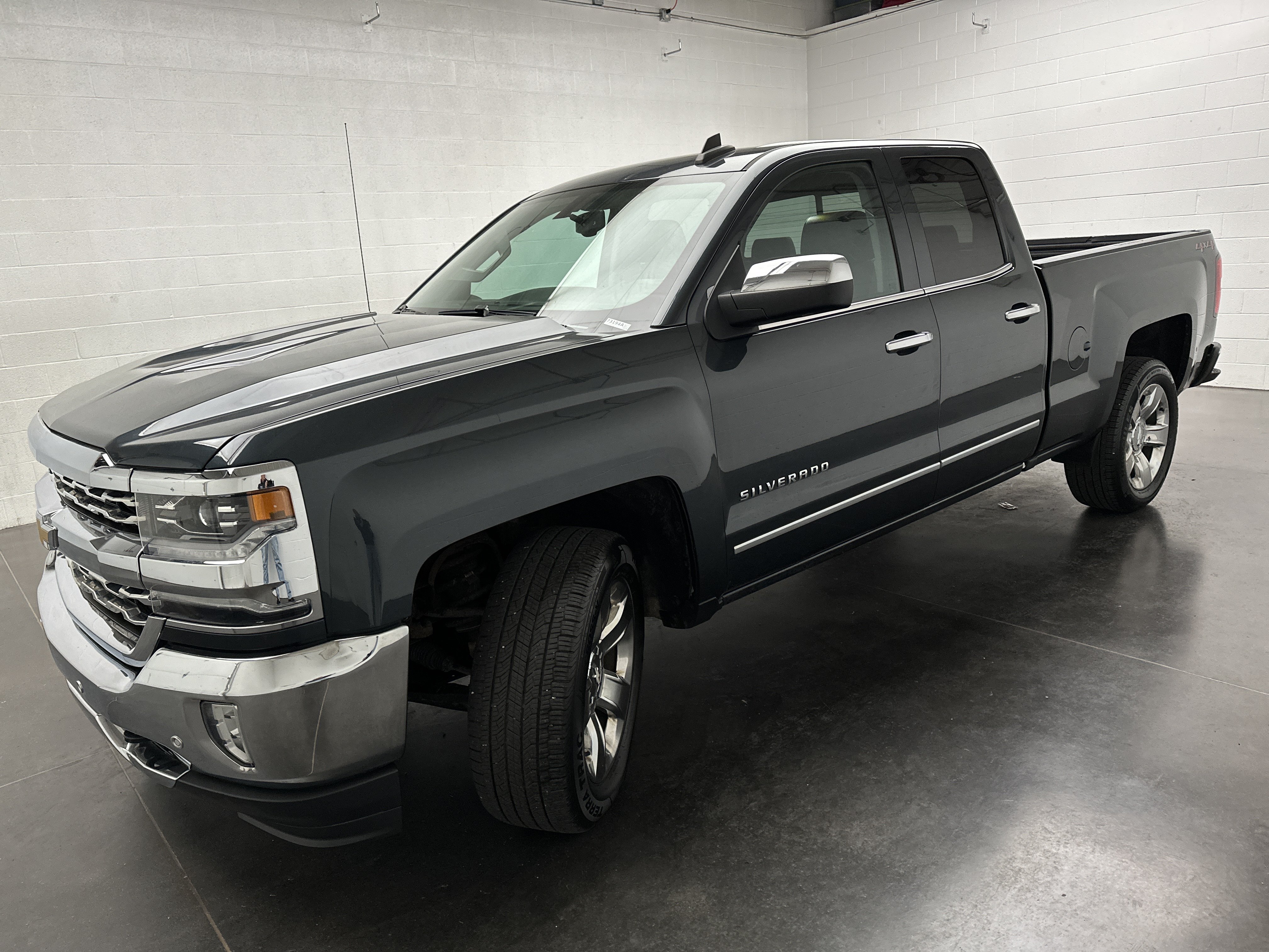 Used 2018 Chevrolet Silverado 1500 LTZ w/ Sport Package AWD/4WD image 5