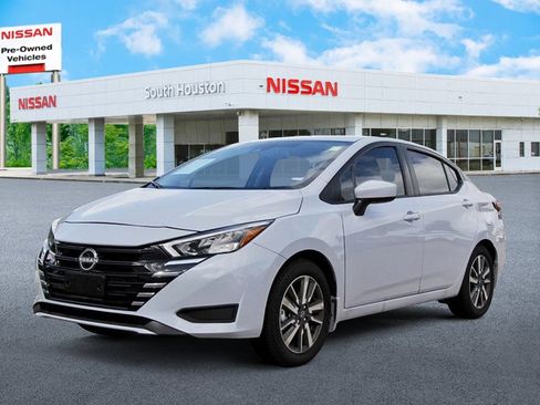 Used 2025 Nissan Versa SV w/ Trunk Package FWD image 2