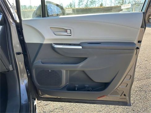 Used 2024 Toyota Sienna LE image 23