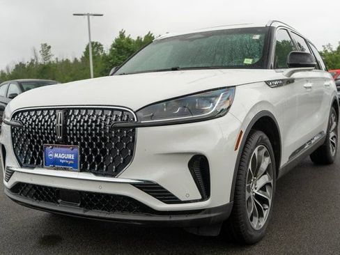 Used 2025 Lincoln Aviator Reserve w/ Illumination Package AWD/4WD image 2