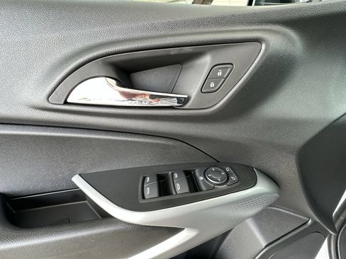 New 2026 Chevrolet Trax RS w/ Sunroof Package FWD image 21