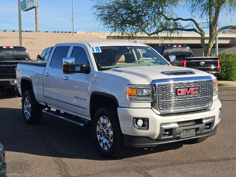 Used 2018 GMC Sierra 2500 Denali w/ Duramax Plus Package image 3