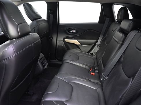 Used 2018 Jeep Cherokee Limited w/ Trailer Tow Group AWD/4WD image 21