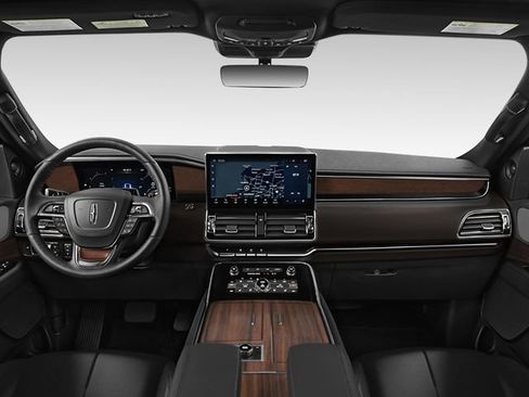 Used 2023 Lincoln Navigator Reserve image 3