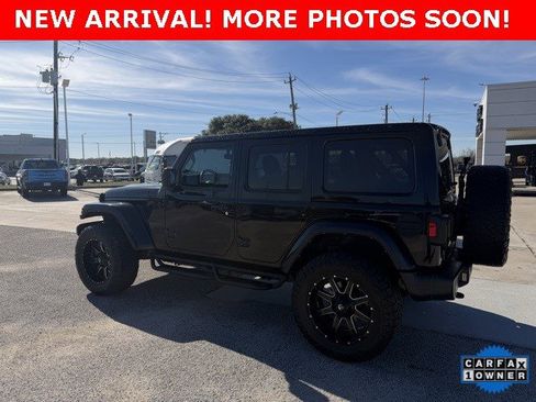 Used 2021 Jeep Wrangler Unlimited Sahara image 5