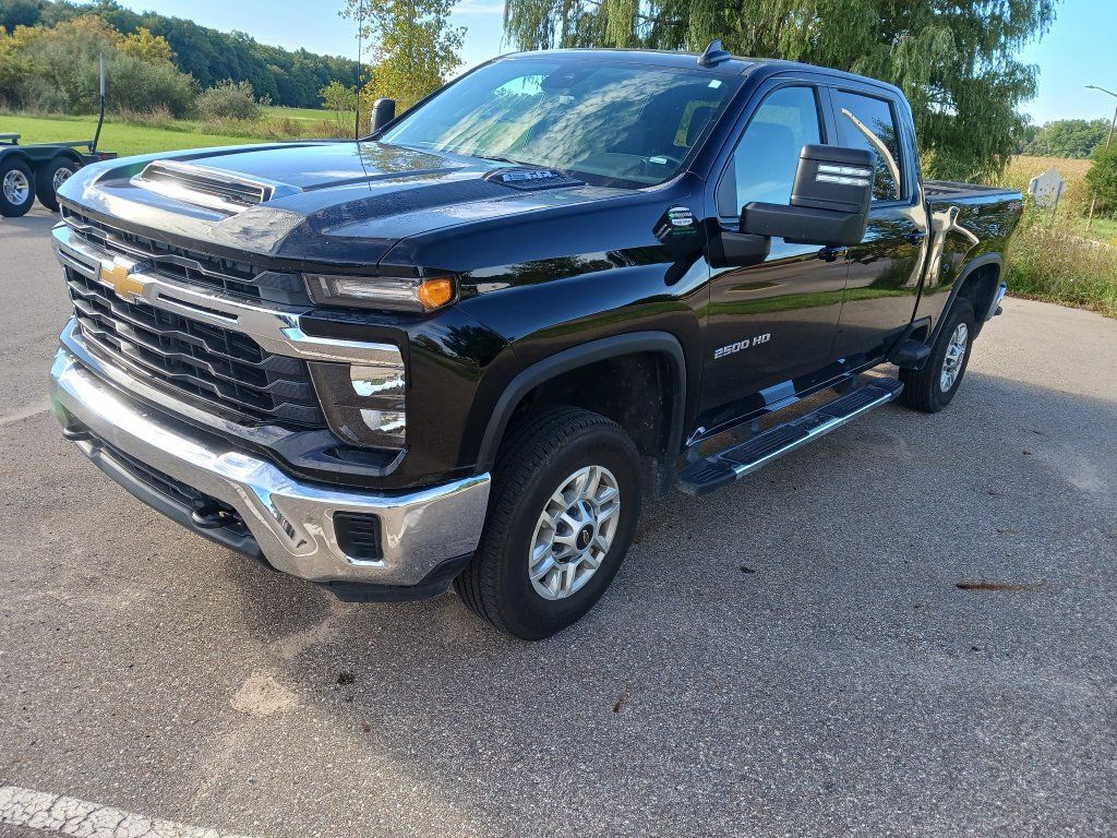 Used 2026 Chevrolet Silverado 2500 LT AWD/4WD image 2