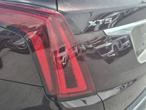 Used 2021 Cadillac XT5 Premium Luxury FWD image 11