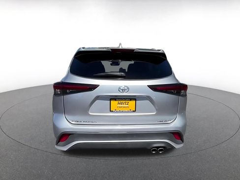 Used 2025 Toyota Highlander XSE AWD/4WD image 12