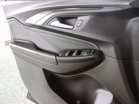 Used 2021 Chevrolet TrailBlazer RS w/ Technology Package FWD image 22