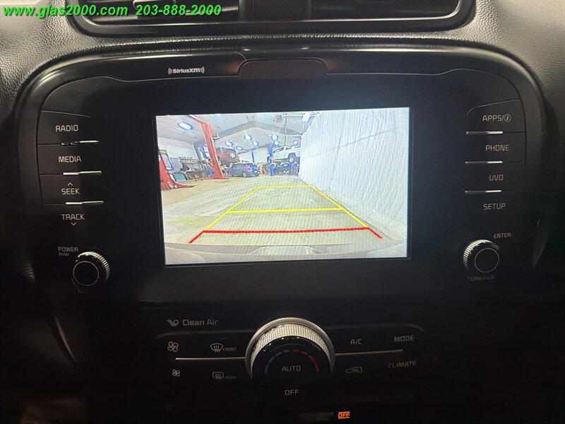 Used 2019 Kia Soul + FWD image 11