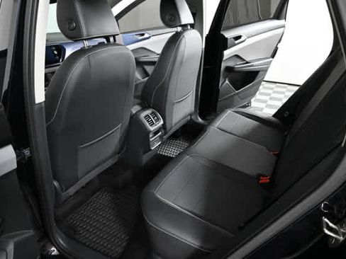 Used 2023 Volkswagen Taos SE w/ Panoramic Sunroof Package FWD image 15