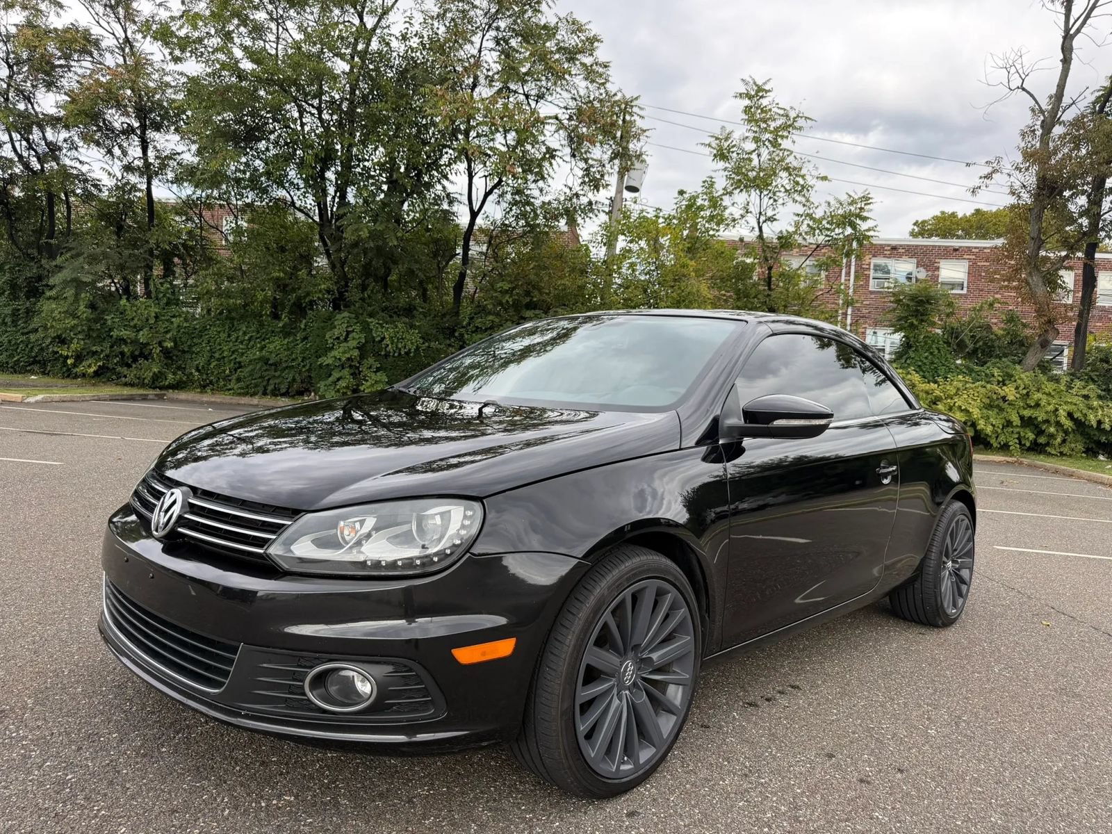 Used 2013 Volkswagen Eos Lux FWD image 3