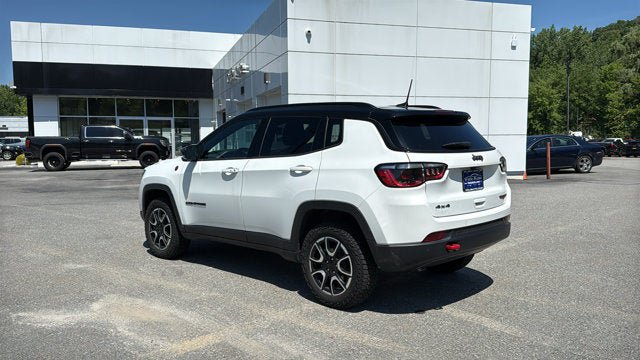Used 2024 Jeep Compass Trailhawk AWD/4WD image 8