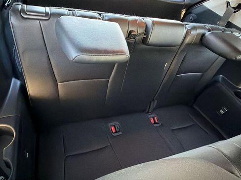 Used 2021 Toyota Highlander XLE AWD/4WD image 20