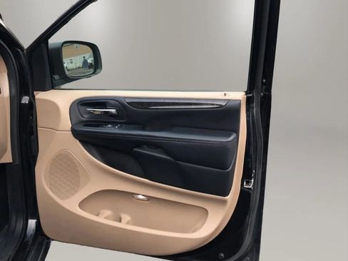 Used 2014 Dodge Grand Caravan SXT FWD image 13