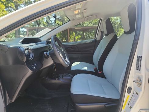 Used 2016 Toyota Prius C One FWD image 15