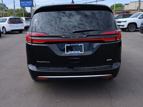 New 2027 Chrysler Pacifica Select AWD/4WD image 6