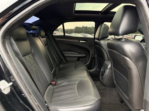 Used 2015 Chrysler 300 C Platinum w/ Harman/Kardon Audio Group RWD image 19