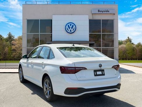 Certified 2023 Volkswagen Jetta SE w/ Panoramic Sunroof Package FWD image 6