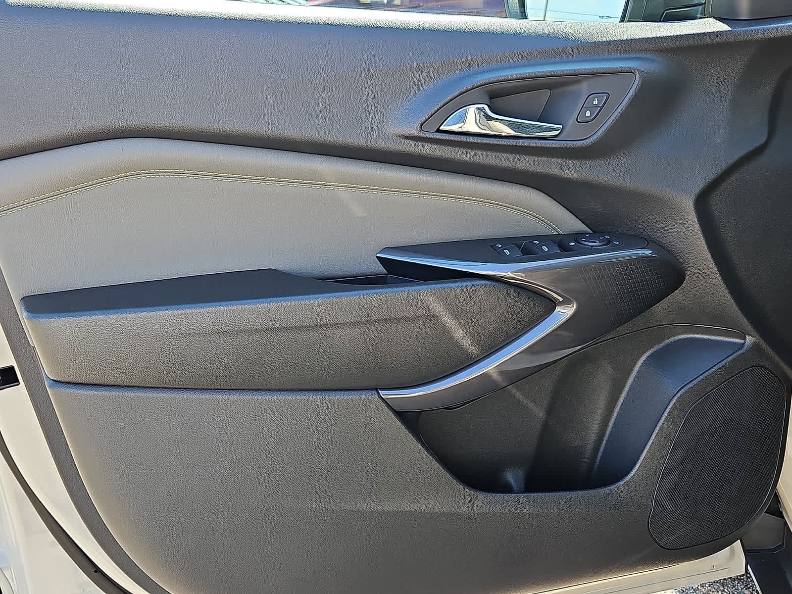 New 2026 Chevrolet Trax ACTIV w/ Sunroof Package FWD image 10