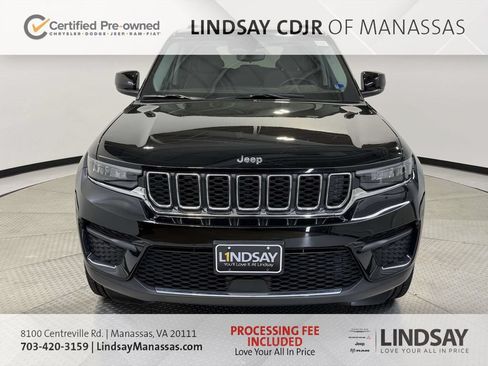 Used 2023 Jeep Grand Cherokee Laredo AWD/4WD image 3